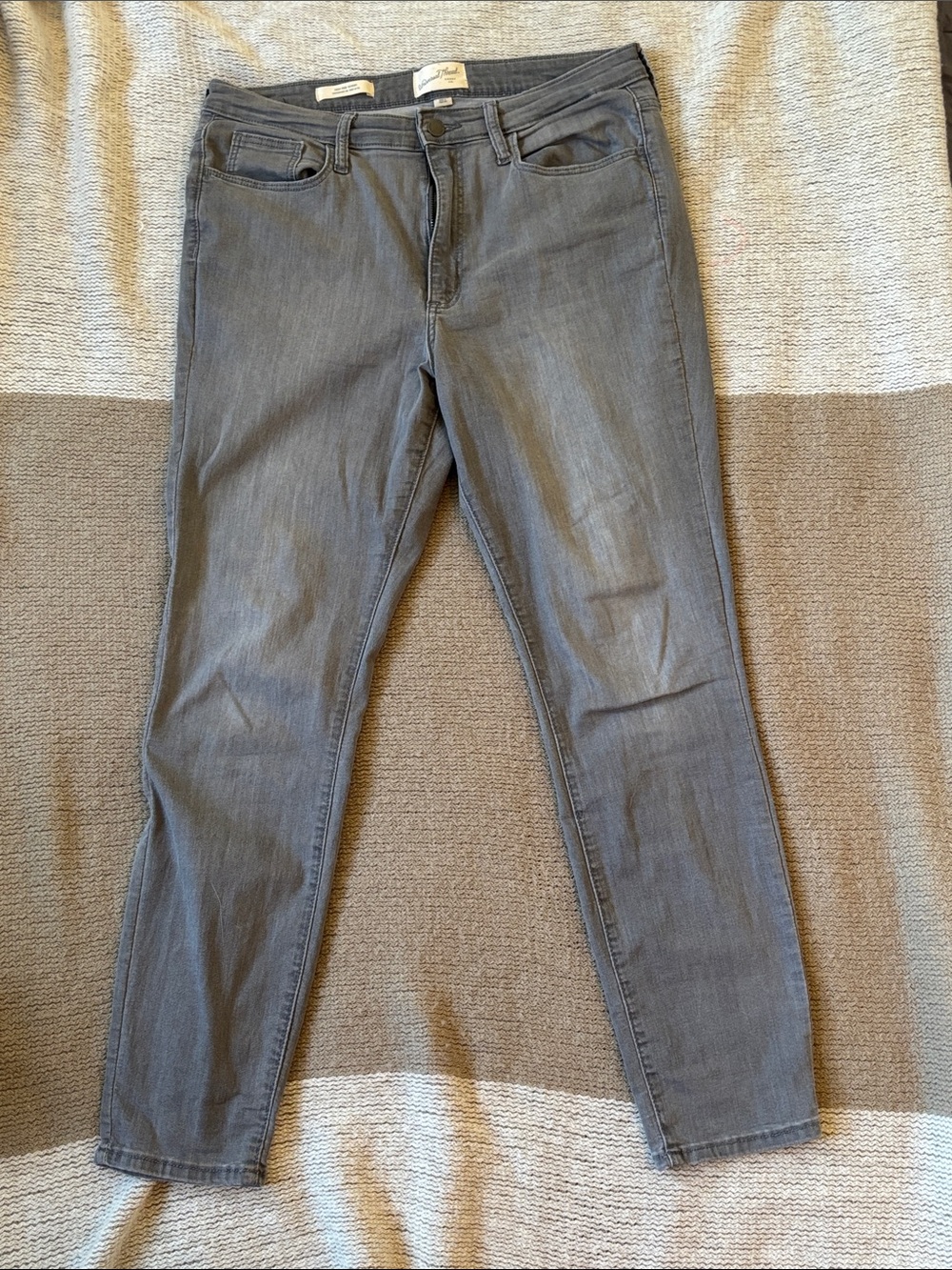 Universal Thread Women's Gray Skinny Jeans